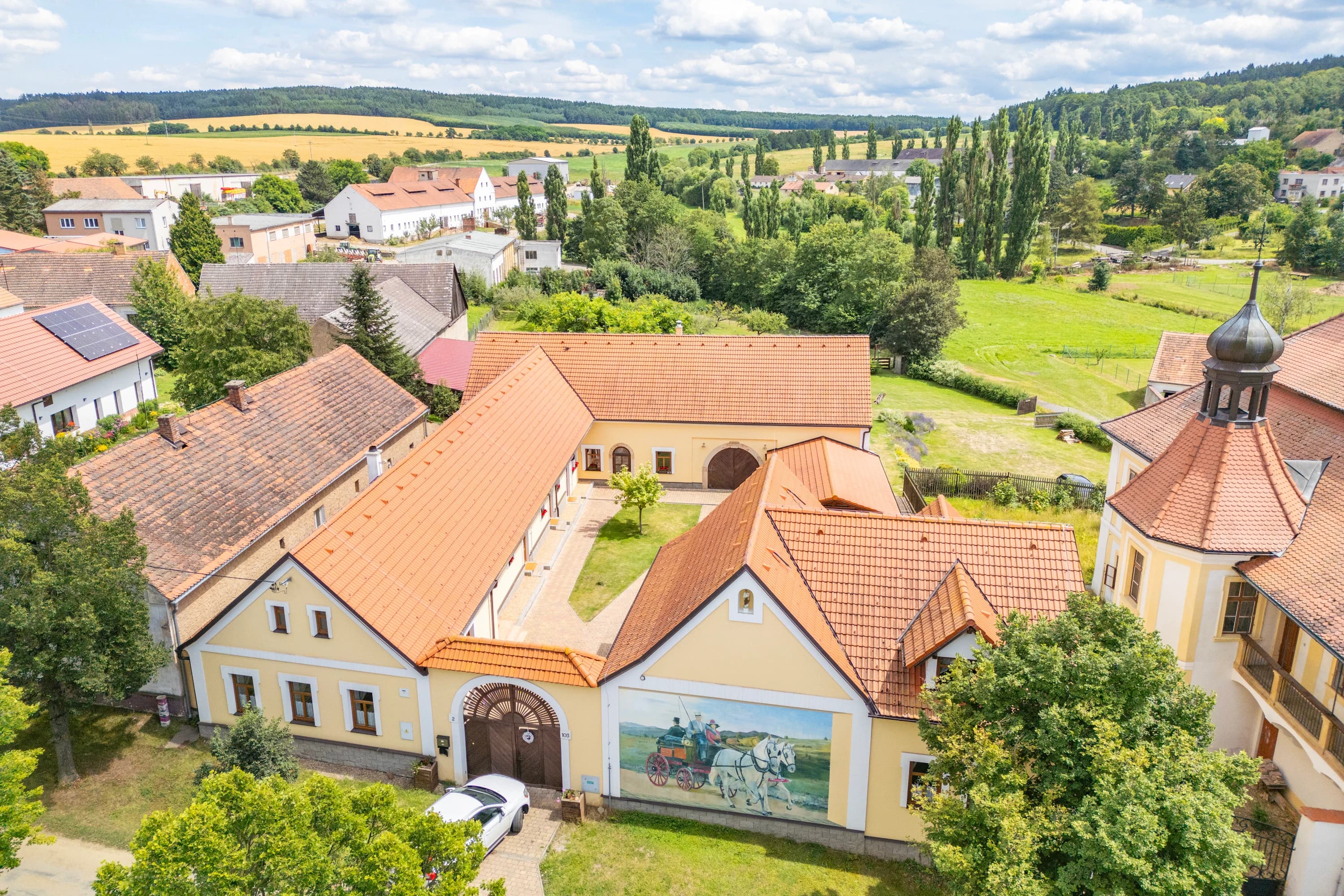 Bušovický dvůr